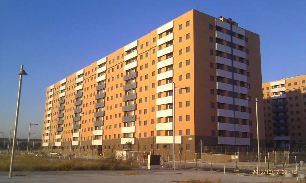 Edificio de 503 viviendas de protección oficial. "Entrenúcleos". Dos Hermanas. Sevilla.